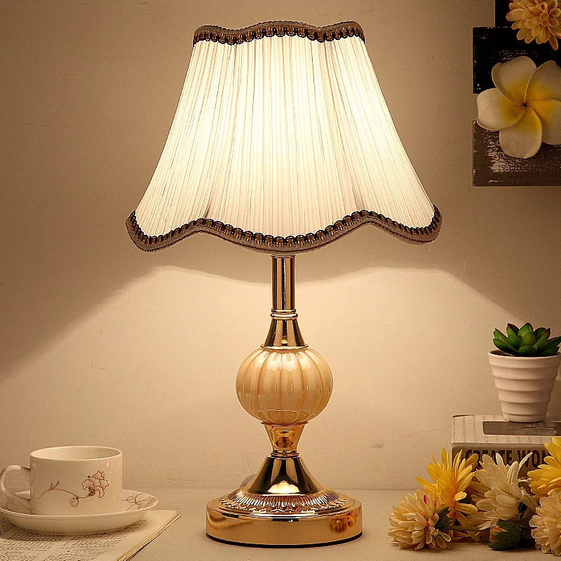 KineseGlow | Skandinavische Tischlampe aus Holz