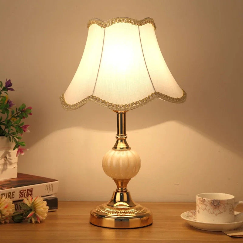 KineseGlow | Skandinavische Tischlampe aus Holz