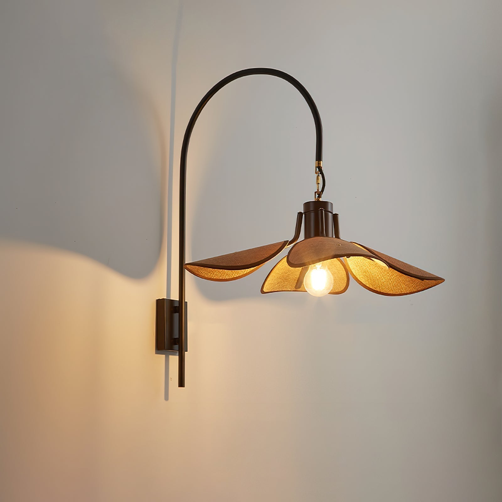 BlütenLicht | Elegante Wandlampe für gemütliche Räume