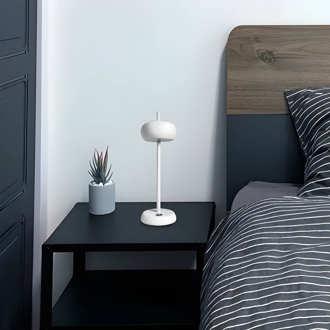 LuciNova | Elegante Tischlampe im modernen Design