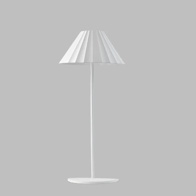 EleganceLumina | Elegante geriffelte Tischlampe