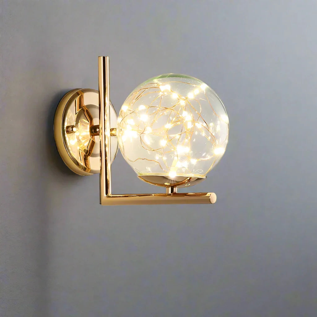 LumiGlobe | Elegante LED Wandleuchte aus farbigem Glas