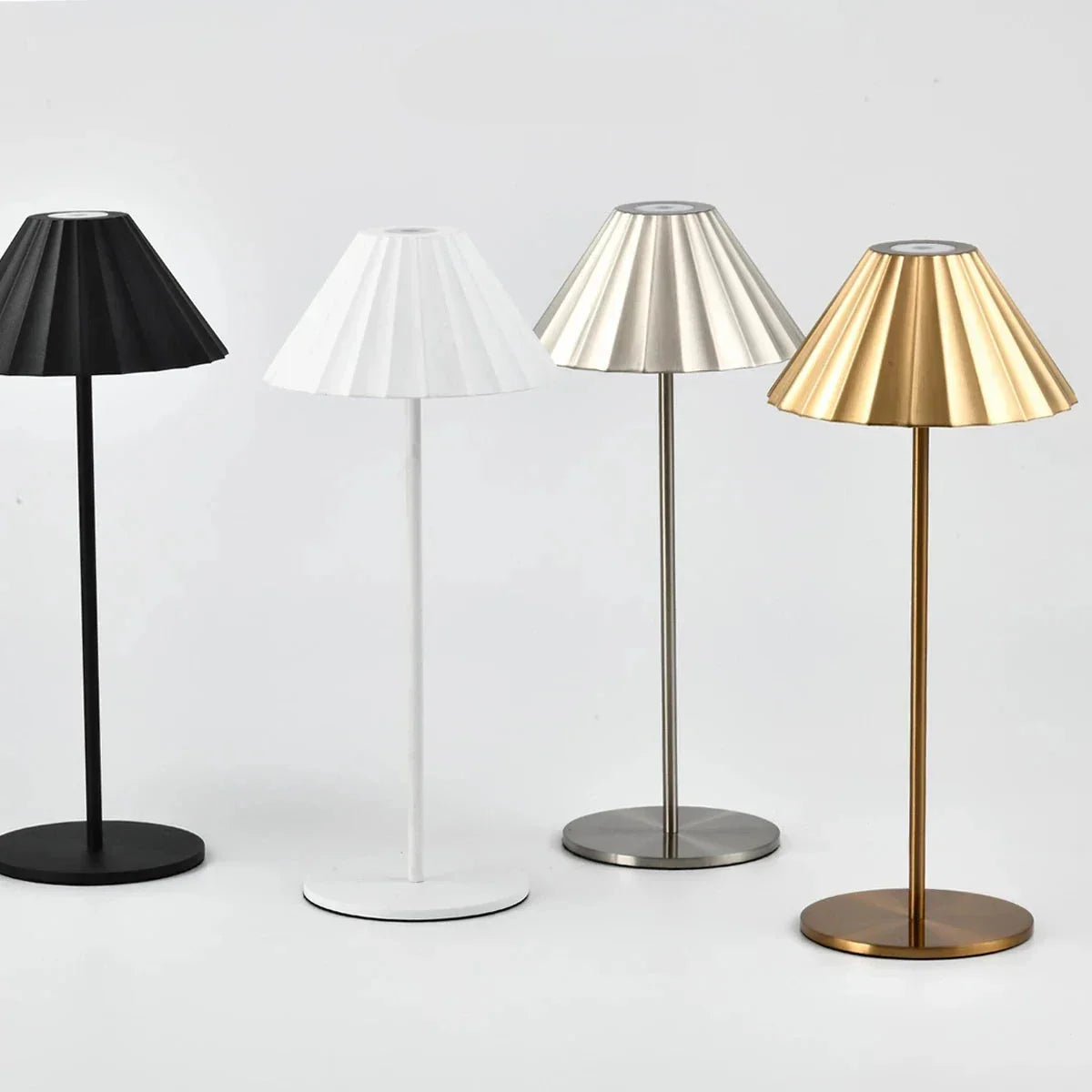 EleganceLumina | Elegante geriffelte Tischlampe