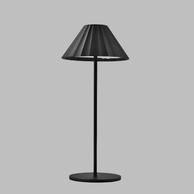 EleganceLumina | Elegante geriffelte Tischlampe