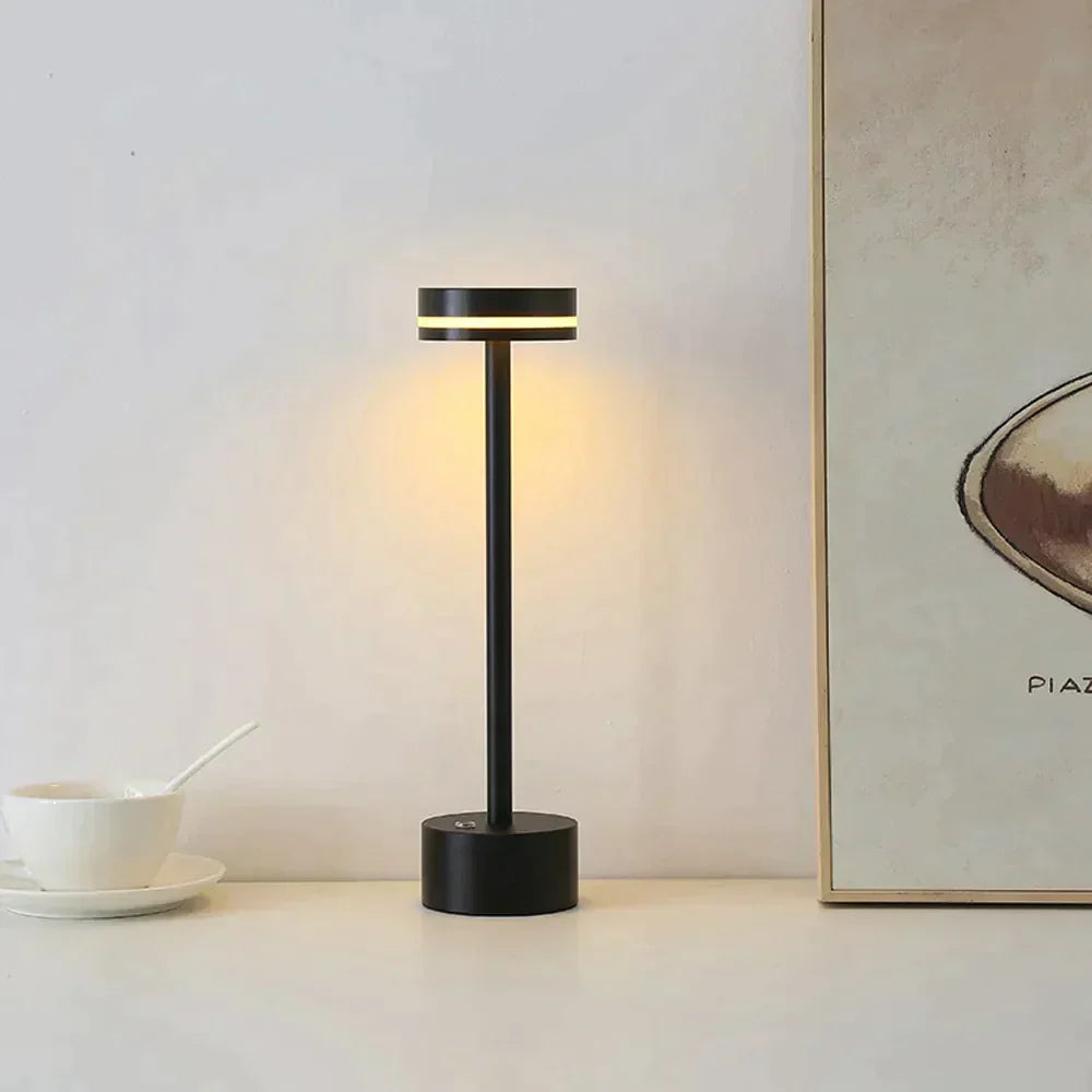 Theia | Elegante Tischleuchte mit einzigartigem Design