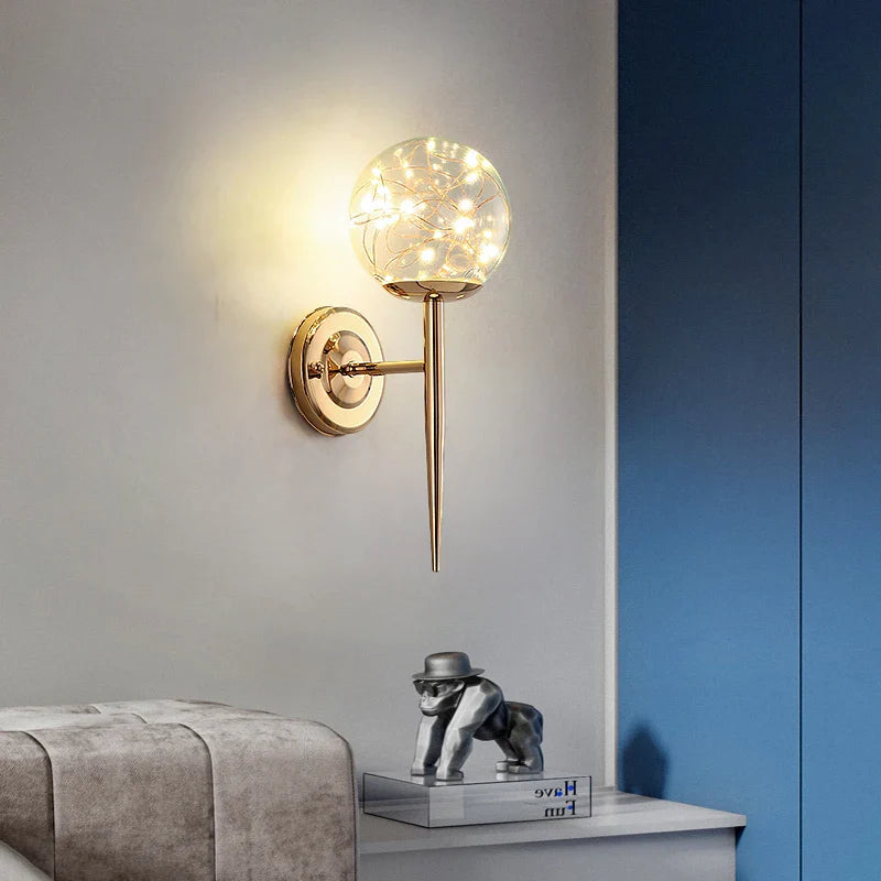 LumiGlobe | Elegante LED Wandleuchte aus farbigem Glas