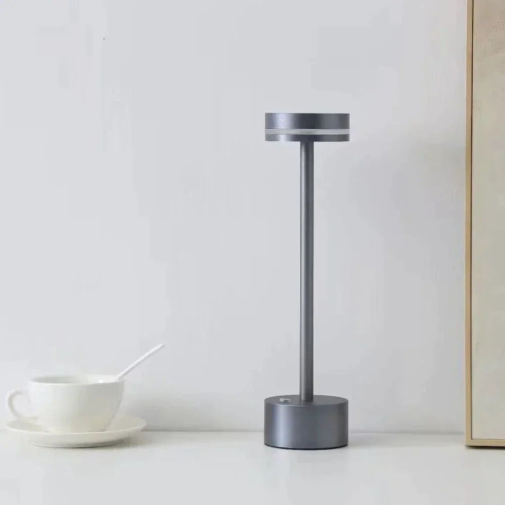 Theia | Elegante Tischleuchte mit einzigartigem Design