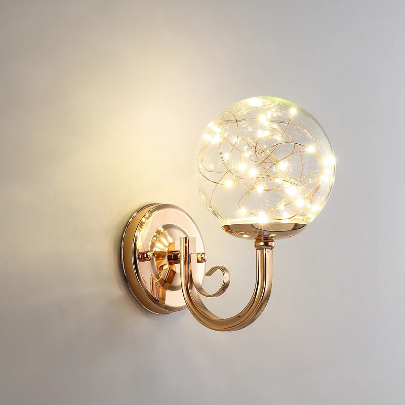 LumiGlobe | Elegante LED Wandleuchte aus farbigem Glas