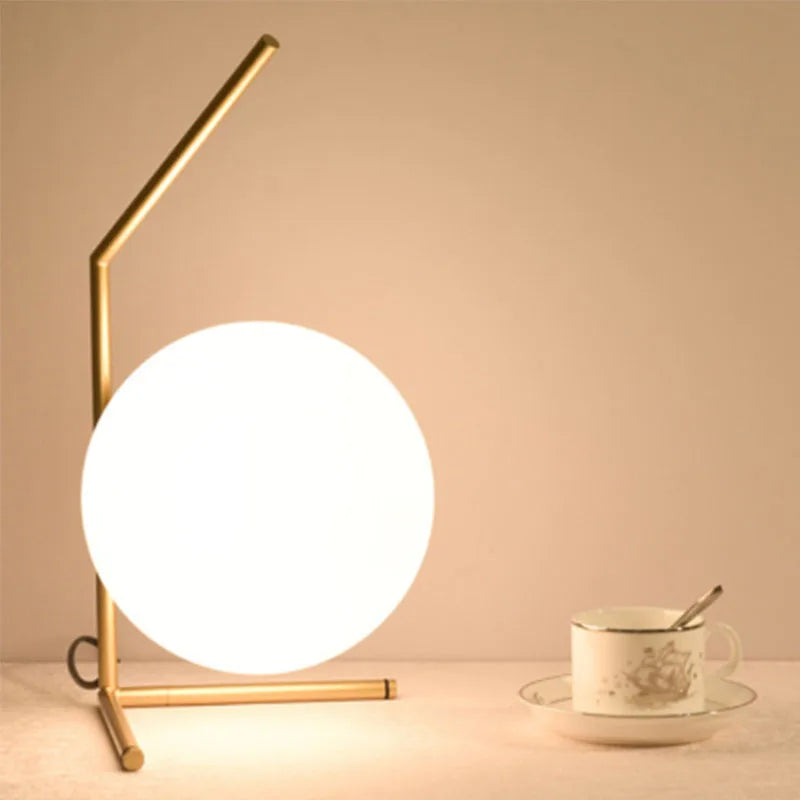LichtEleganz | Moderne Nachttischlampe für stilvolle Raumbeleuchtung