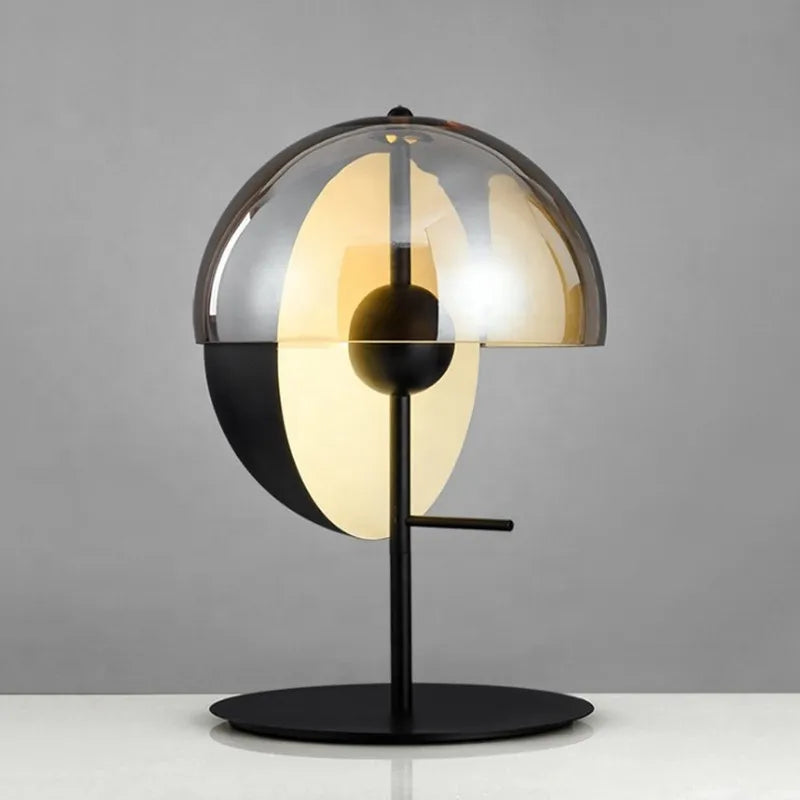 LuxeLicht | Postmoderne Tischlampe aus Glas und Metall