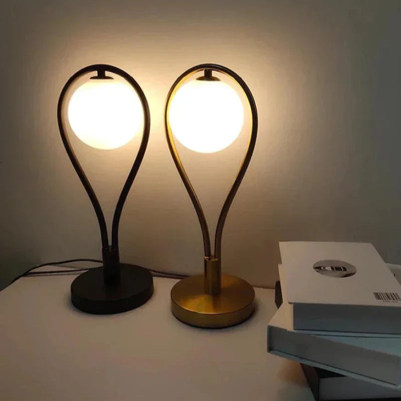 NightGlow | Minimalistische Tischlampe aus Metall