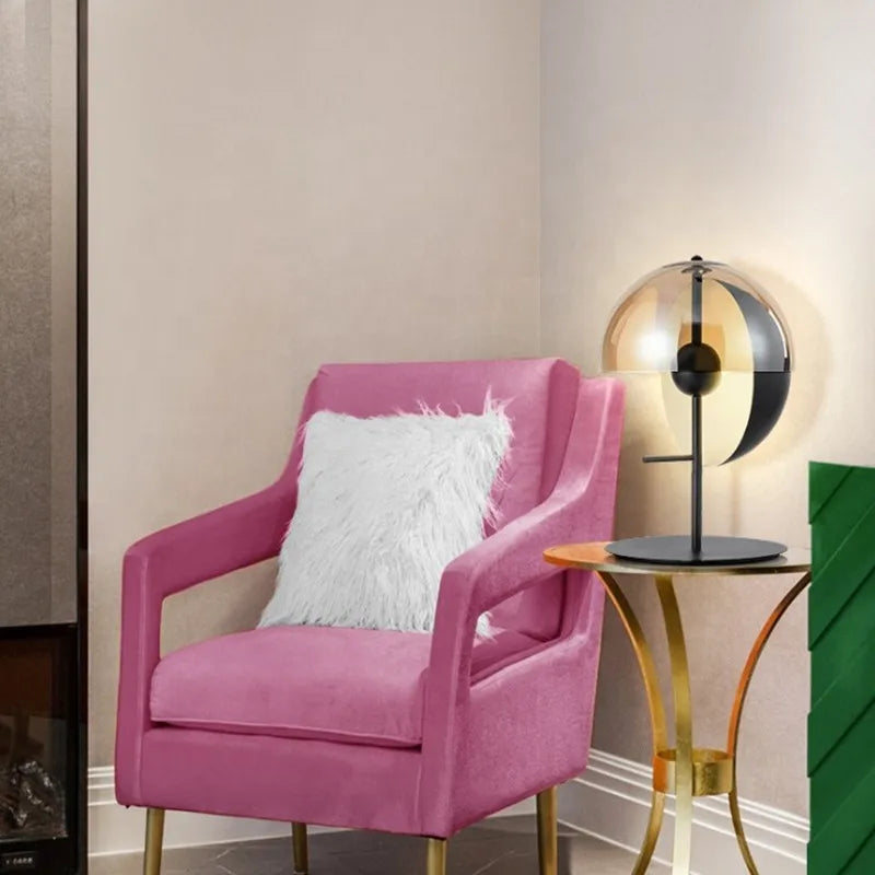 LuxeLicht | Postmoderne Tischlampe aus Glas und Metall