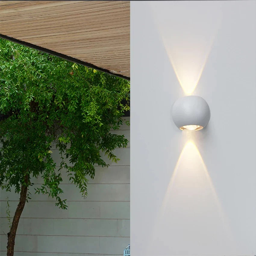 KugelLumi | Elegante Solarbetriebene Wandlampe für Außenbereiche