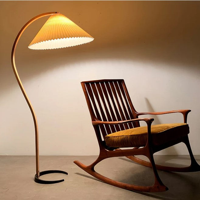 LunaGlow | Elegante skandinavische Stehleuchte aus Holz