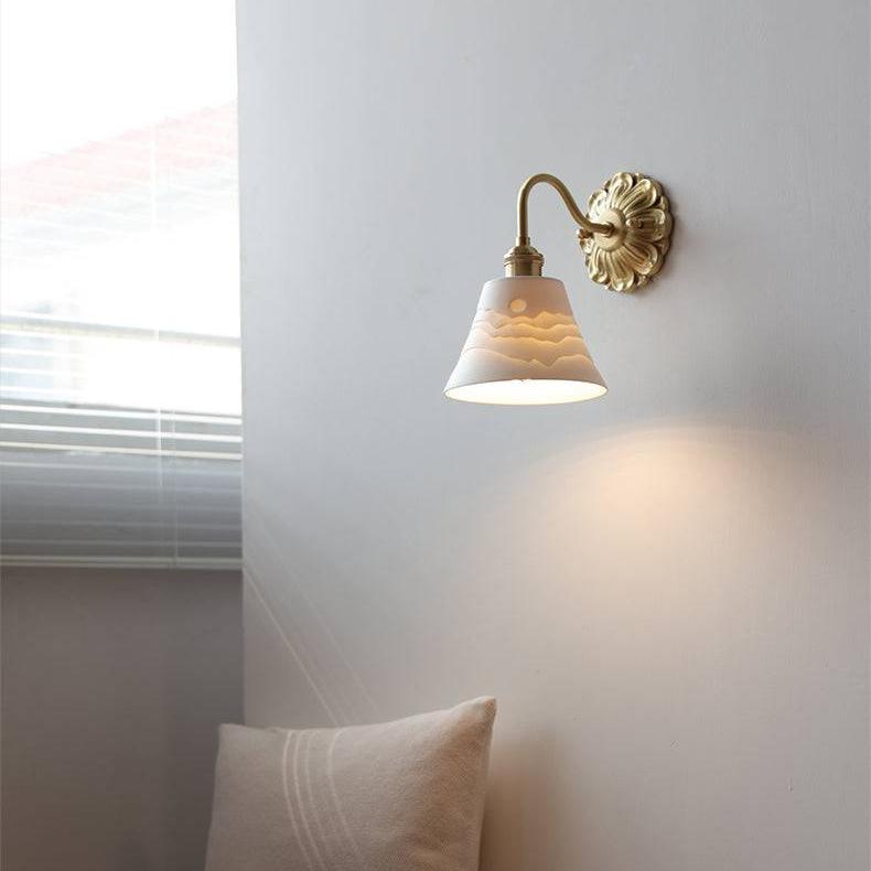VintiLume | Elegante Messing-Wandleuchte mit Keramik-Lampenschirm
