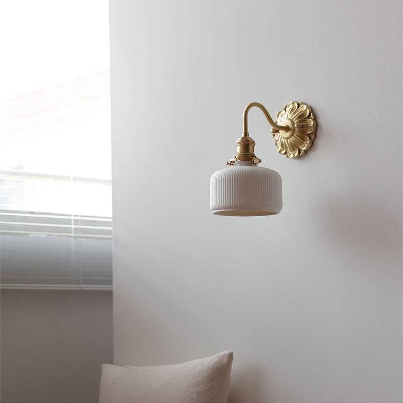 VintiLume | Elegante Messing-Wandleuchte mit Keramik-Lampenschirm