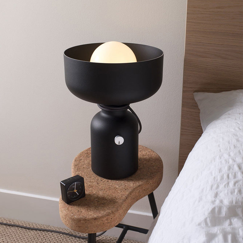 FrostGlow | Elegante Nordische LED-Tischlampe
