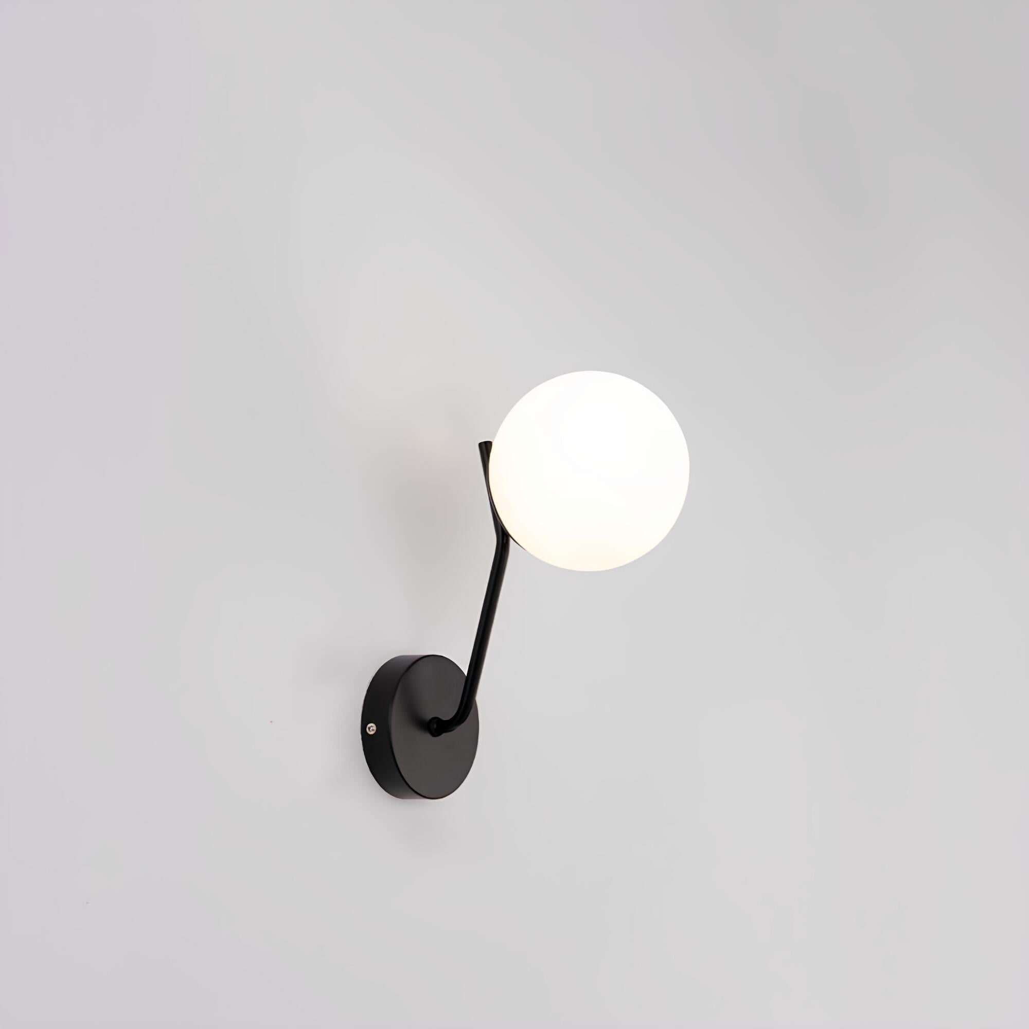 lumiart-moderne-wandleuchte-mit-glaskugel-lampe-schwarz-xlumina