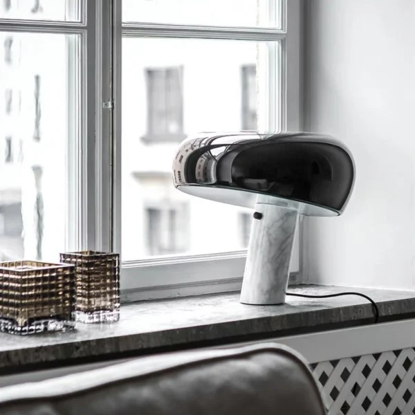 SnoopyLamp | Moderne Tischlampe aus Metall, Glas und Marmor