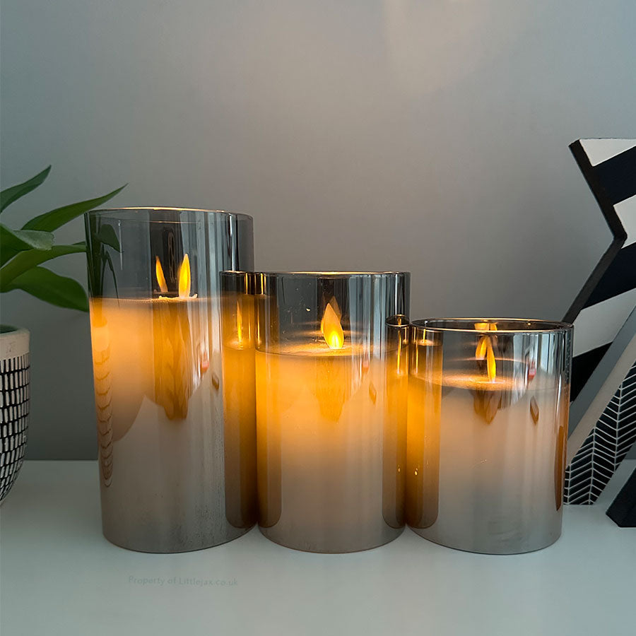 LumiFlame | Set aus 3 flammenlosen Säulenkerzen mit rauchgrauem Gehäuse