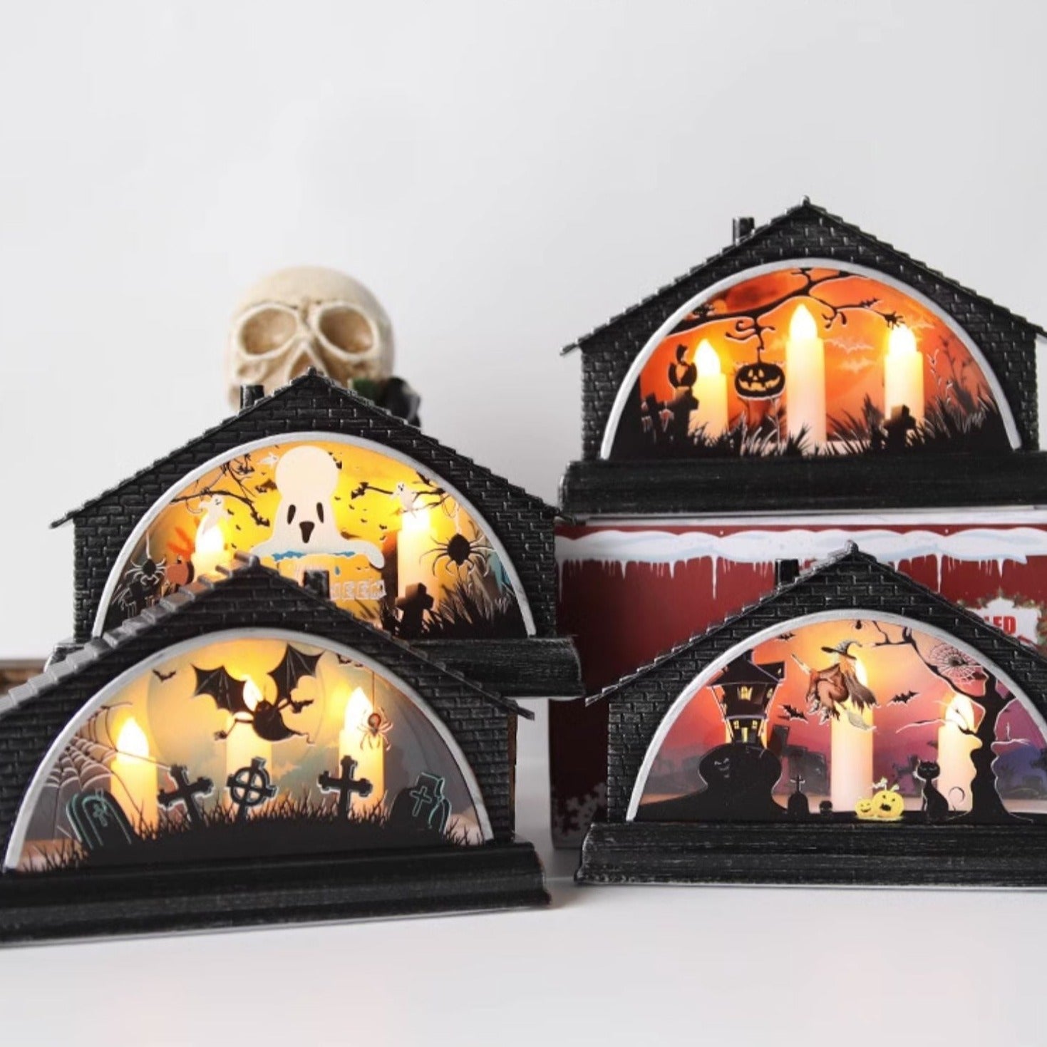 SpookGlow | Halloween-LED-Lichthaus mit drei Kerzenlichtern